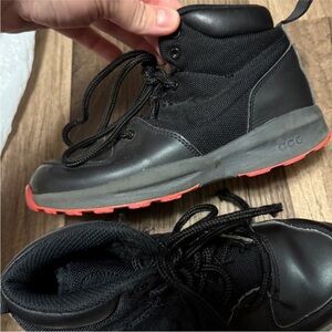 Nike Youth ACG Black Boot sneakers size 2Y